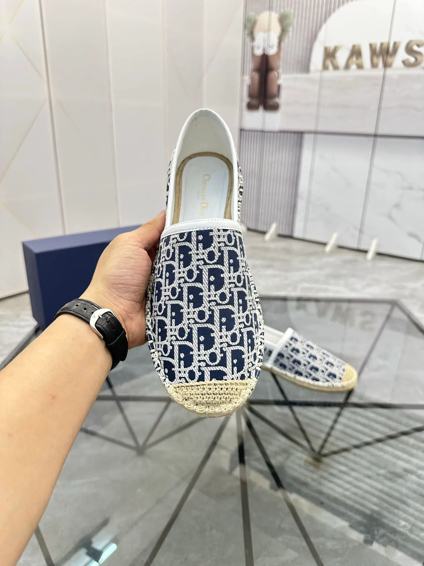 Men's shoes for sale 💰: 💰P400¥ Product trademark: Dior* "Dior*" low-top fisherman's shoes Regular size: 38-44 (can be customized to 37.45) Product materials: imported cowhide leather upper spliced ​​with original fabric, sheepskin lining, original outsole. Number: 1023